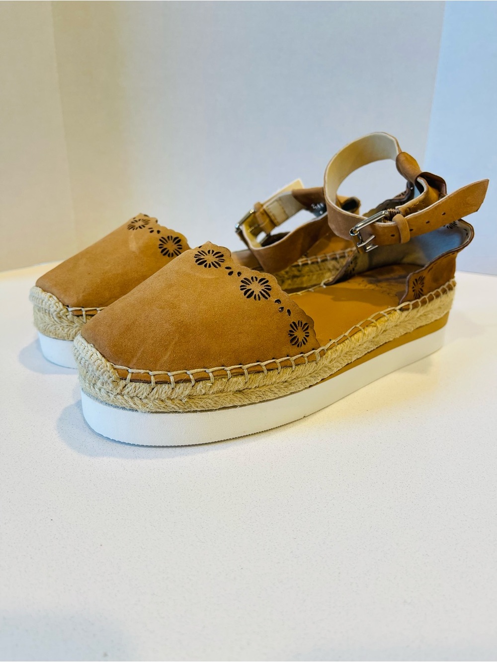 Women’s Vince Camuto Tan Espadrille Platform Sandals w/ Floral Cutouts Size 5.5